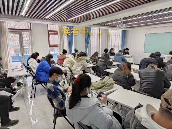 德州成人高考学员考场候考